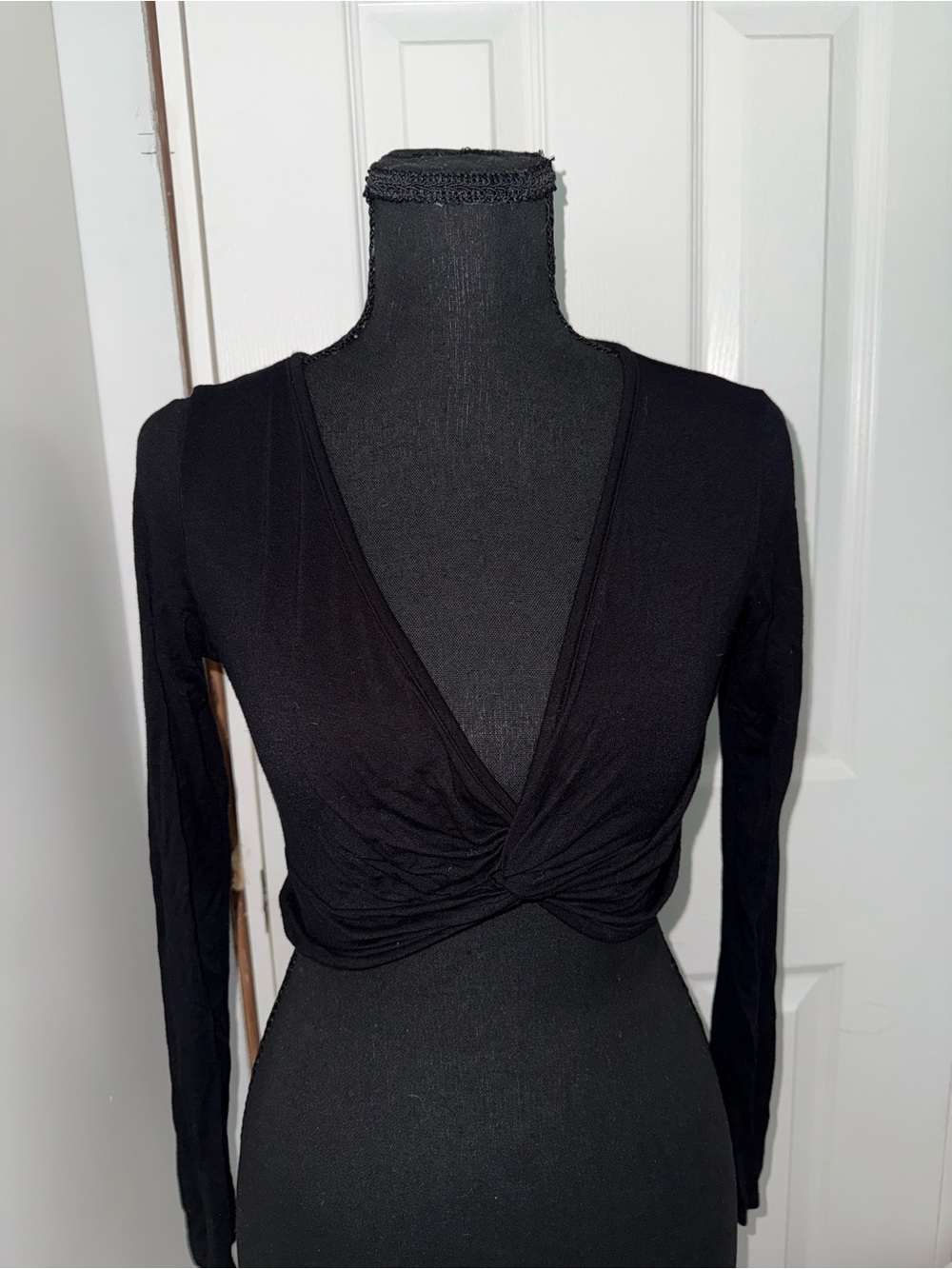 Long-Sleeve Twist Front Crop Top - Black